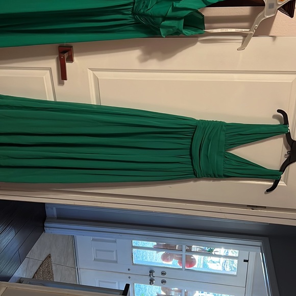 Kelly green size 4 long formal gown - Picture 3 of 3